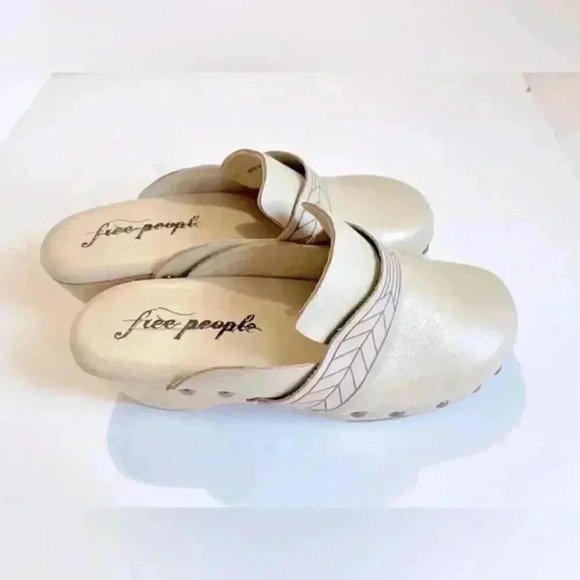 Free People Chloe Ivory Leather Wood Feather Pattern Band Studded Clogs - Picture 7 of 8